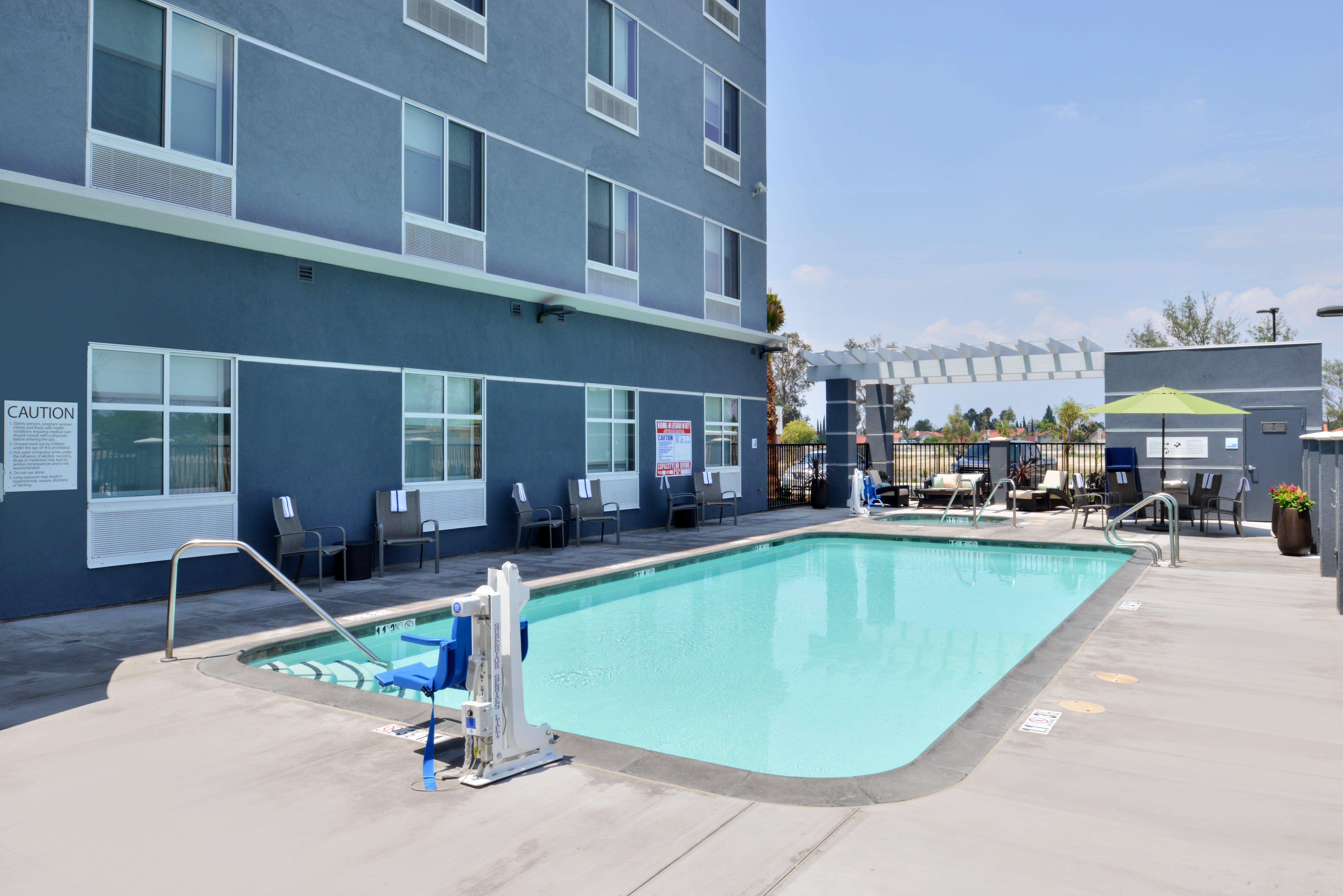 Holiday Inn Express Hotels & Suites Loma Linda By Ihg Bagian luar foto